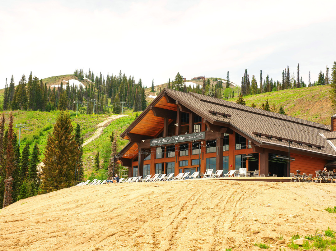 Tamarack Mid-Mountain Lodge