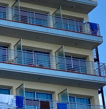 纳弗拉娜酒店主图