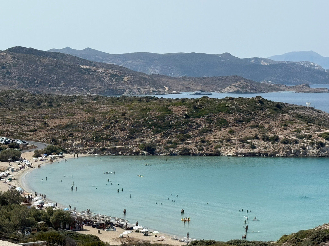 Paralía Achivadólimni-米洛斯岛必去景点