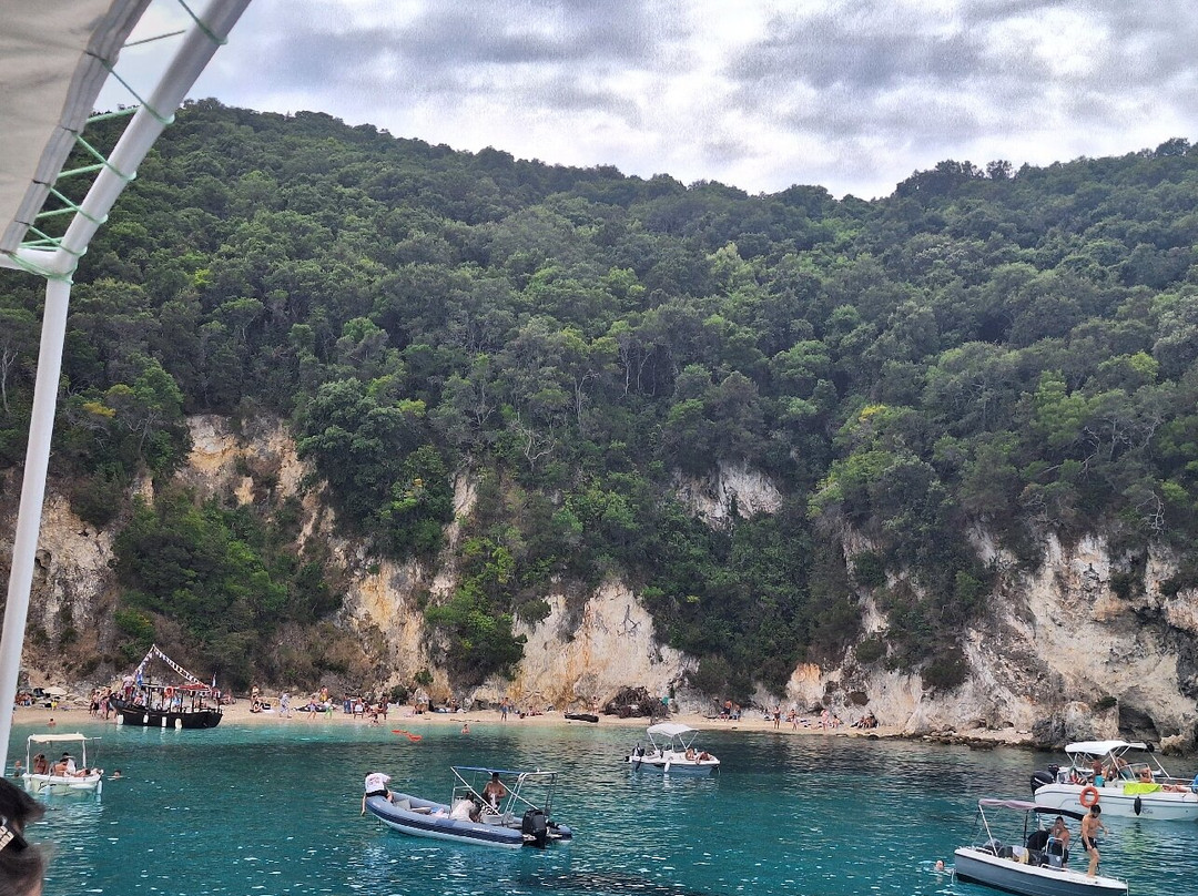 Easybook - Kostas Boat Trips-Agios Georgios必去景点