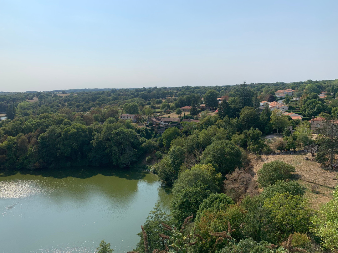 Tour Melusine-Vouvant必去景点