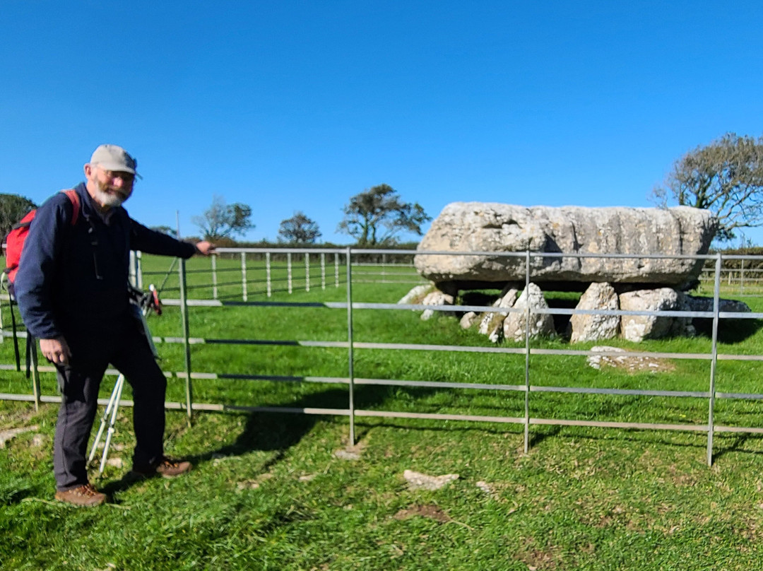 Lligwy Burial Chamber-Moelfre必去景点