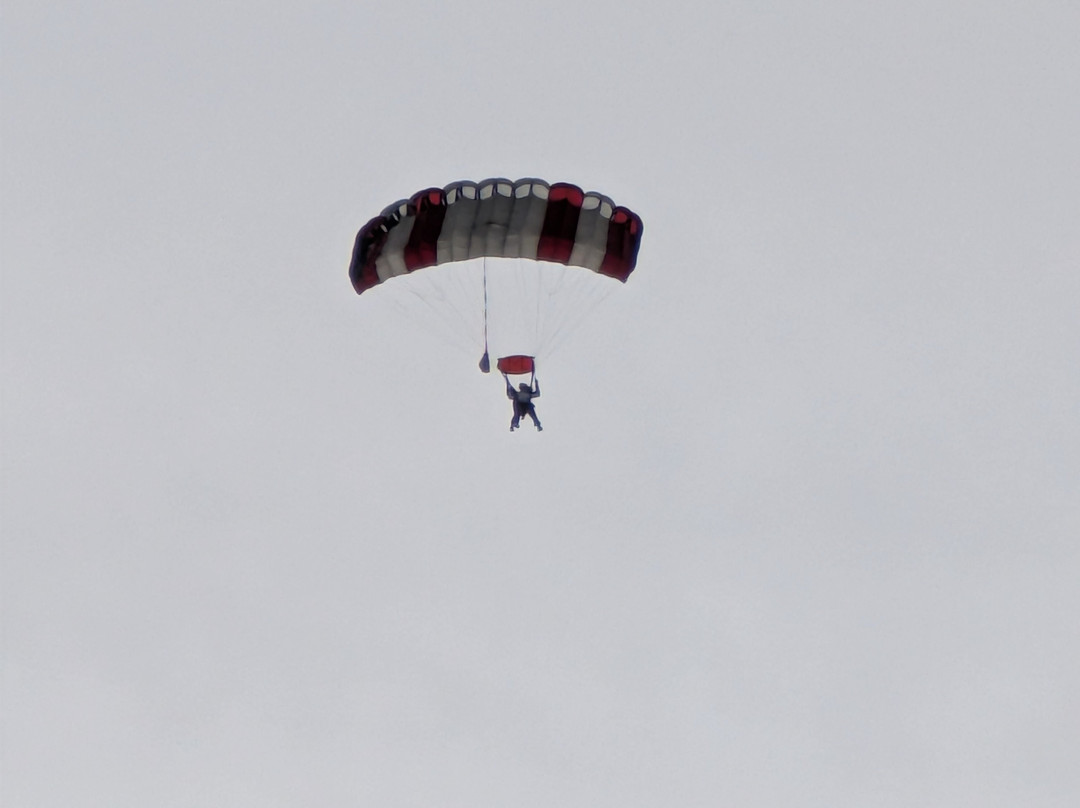 Saut en Parachute Merville-Merville必去景点