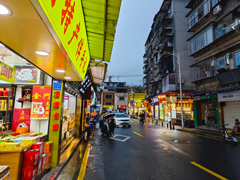 蜂巢山路小商品夜市-厦门市必去景点