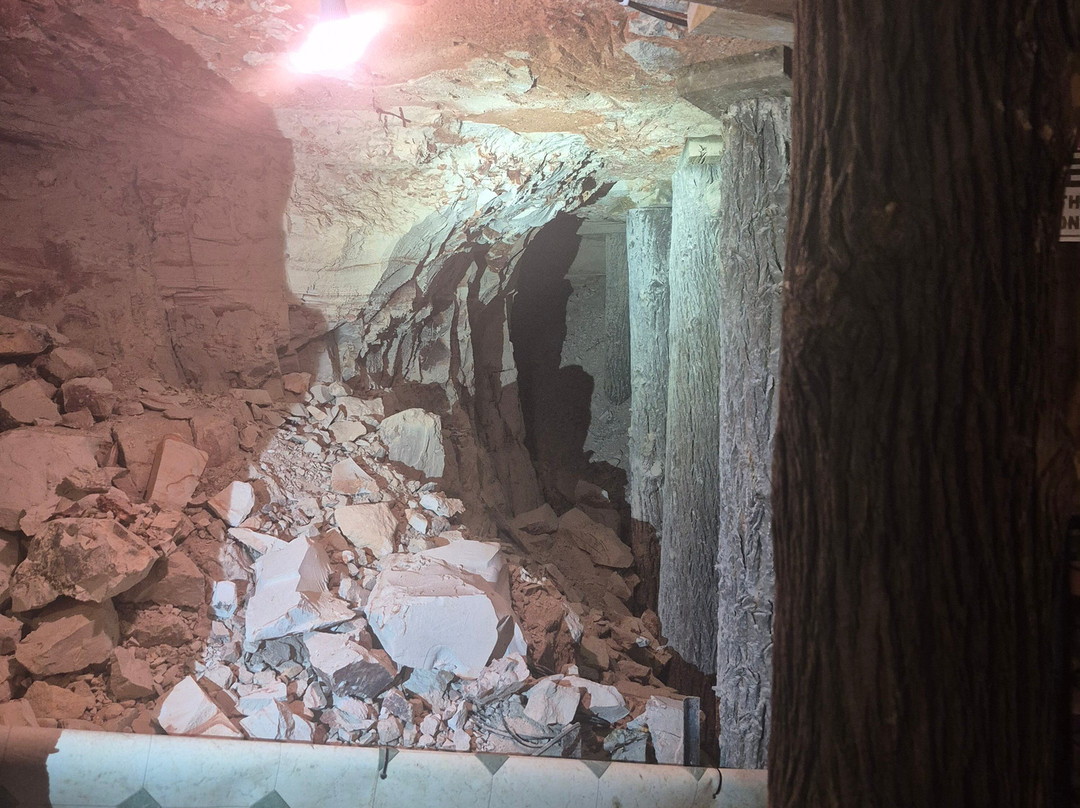 Chambers of The Black Hand-Lightning Ridge必去景点