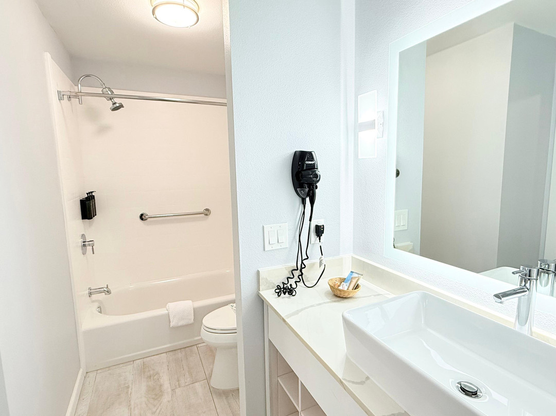 Lantern Inn & Suites