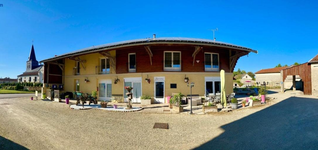 Aux Portes des Tumuli主图