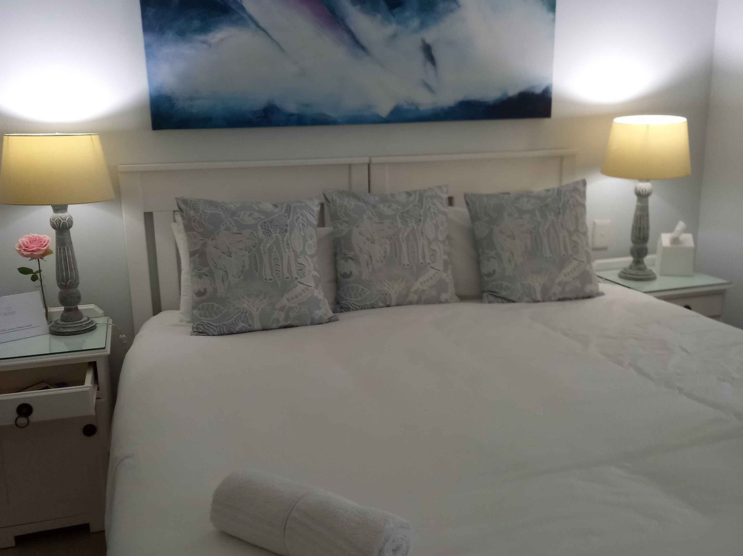 One on Bollard主图