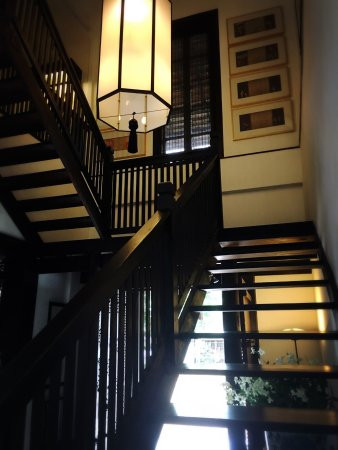 拉差曼哈酒店主图