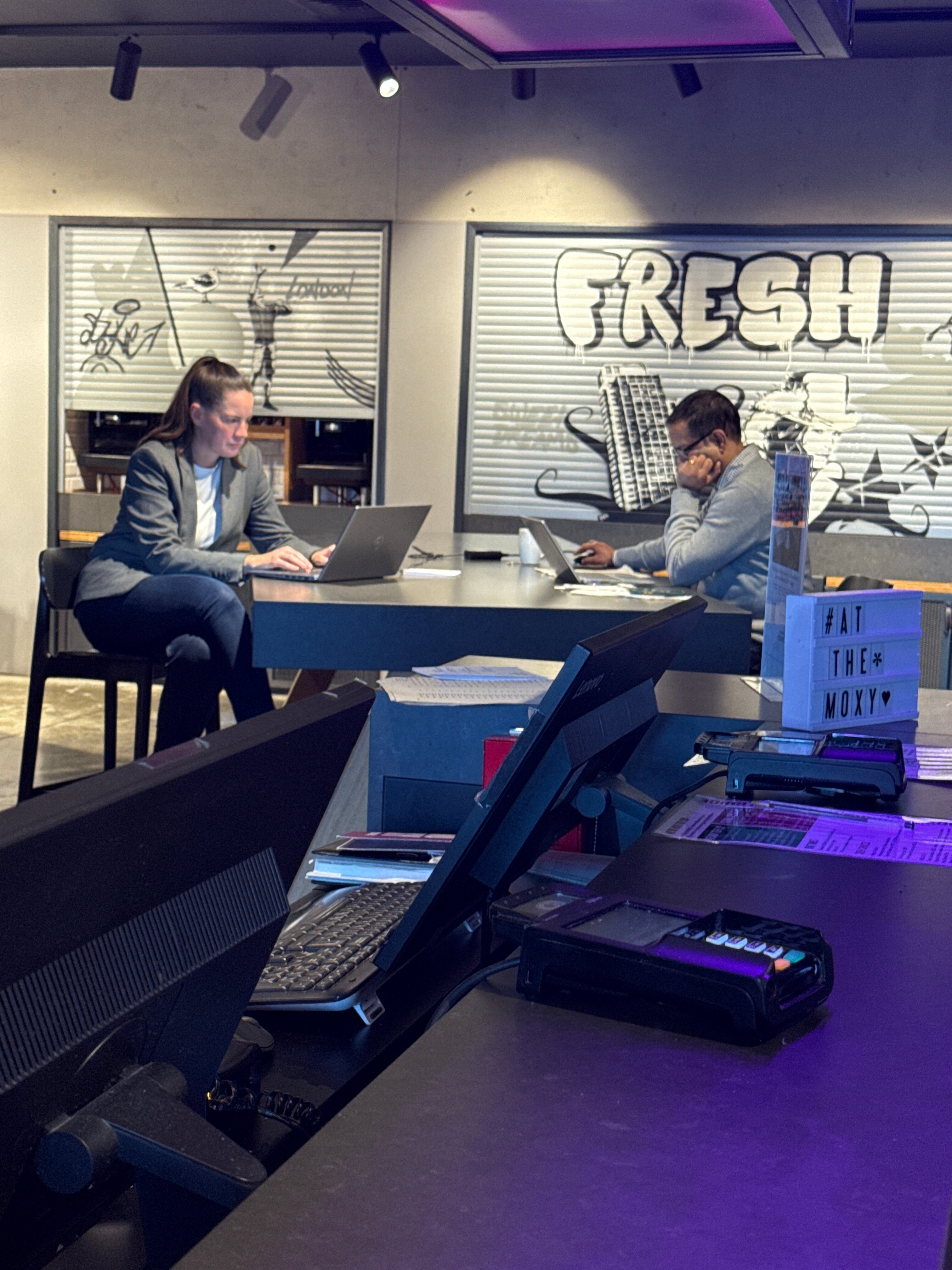 MOXY London Heathrow Airport-官方