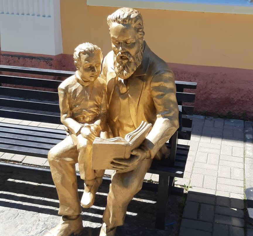 Monument to D. I. Tikhomirov-Nerekhta必去景点