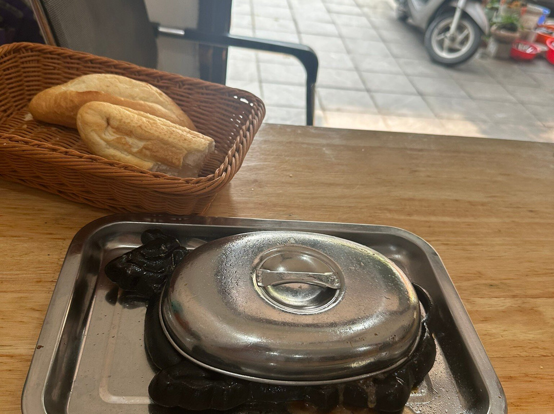 GANG NÓNG - Bánh mì Bít tết