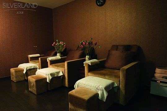 银地朱莉酒店主图