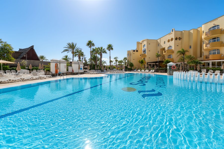 Sport Hotel Monte Feliz - Powered by Playitas-泳池