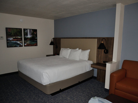 贝斯特韦斯特普拉斯旅行酒店及套房主图