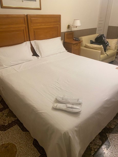 罗马和凯沃尔岩酒店-官方