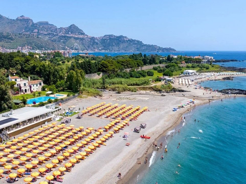 Spiaggia di Recanati-Giardini Naxos必去景点