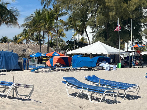 On The Beach Watersports-庞帕诺比奇必去景点