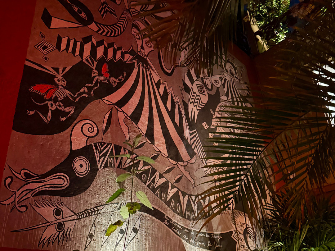 The Red Tree House主图