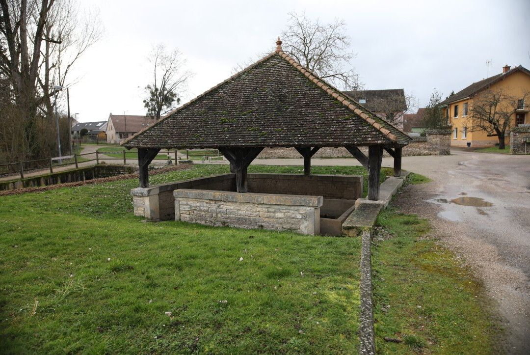 La source et le lavoir de Perrey-Crissey必去景点