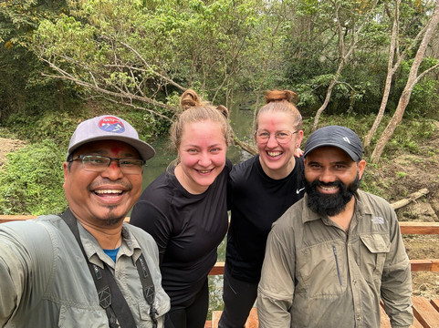 Wildlife Adventure Tours-奇旺国家公国必去景点