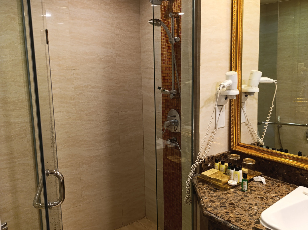 格兰德康提亚酒店主图