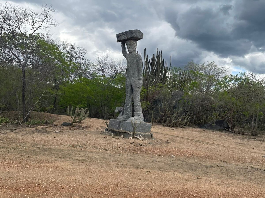Parque das Esculturas Monumentais Nilo Coelho-Brejo da Madre de Deus必去景点