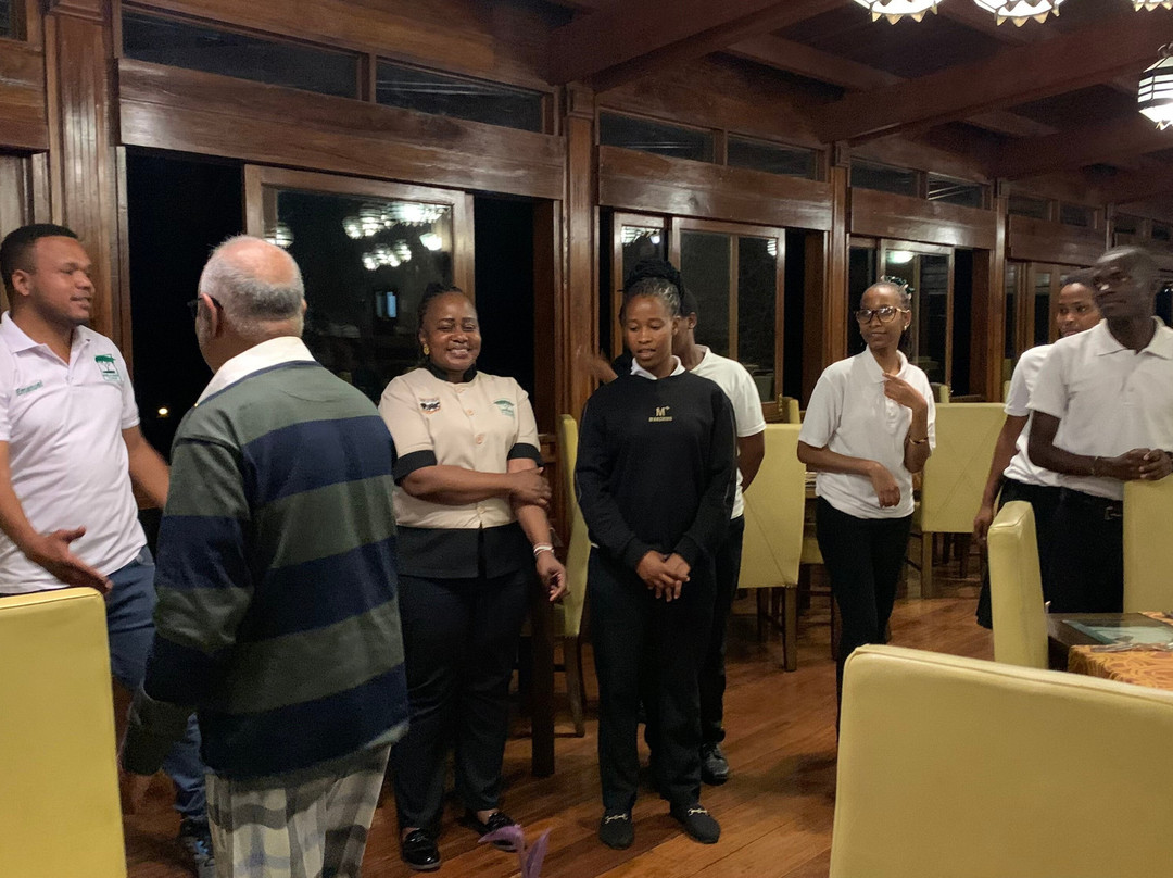 瑟洛尼拉野生旅馆主图