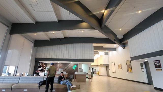 里奇兰德河畔假日酒店-旅行者
