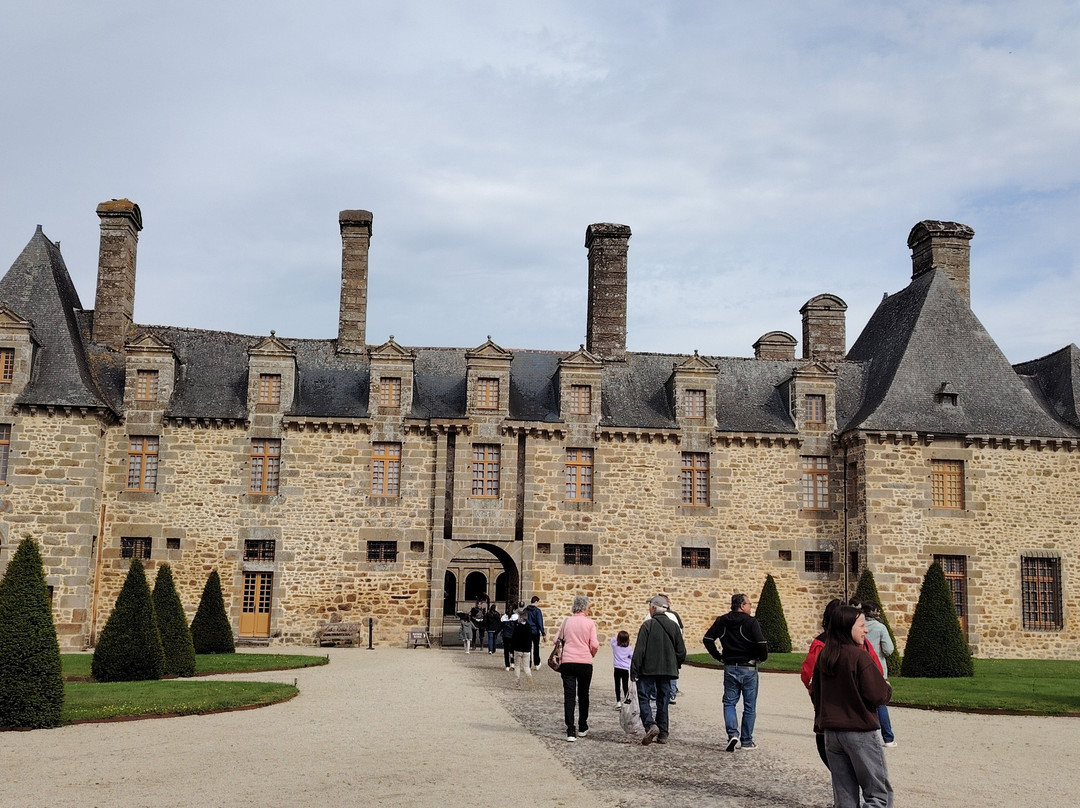 Château Rocher Portail-Saint-Brice-en-Cogles必去景点