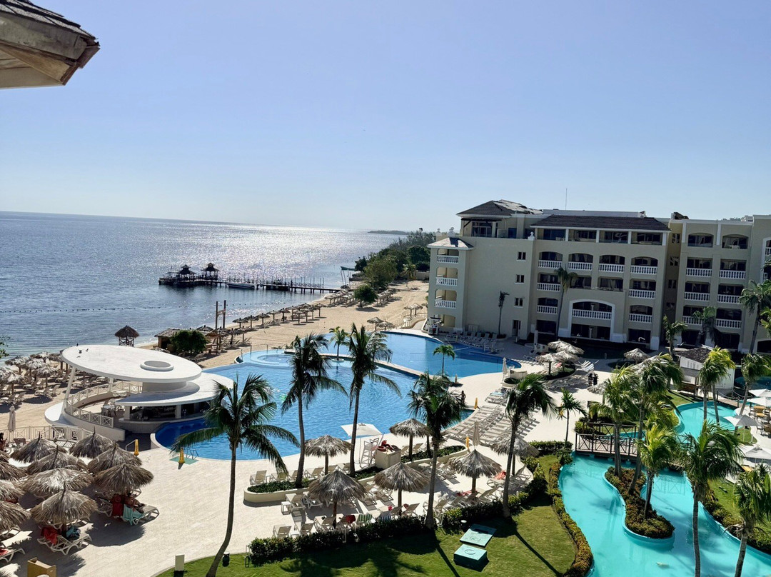 Iberostar Waves Rose Hall Beach主图