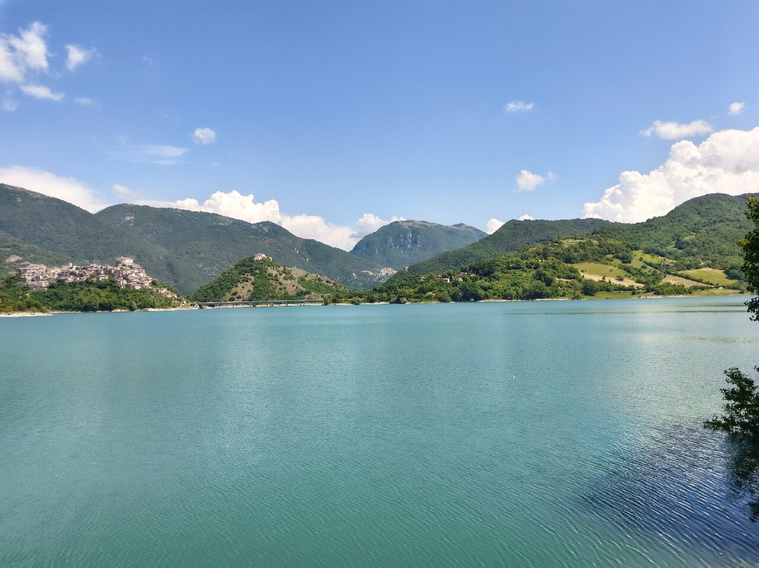 Lago del Turano-Castel di Tora必去景点