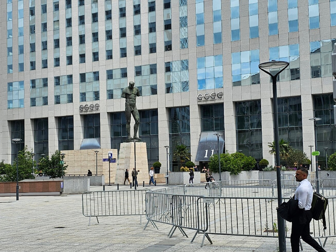 Statue Icare-Courbevoie必去景点