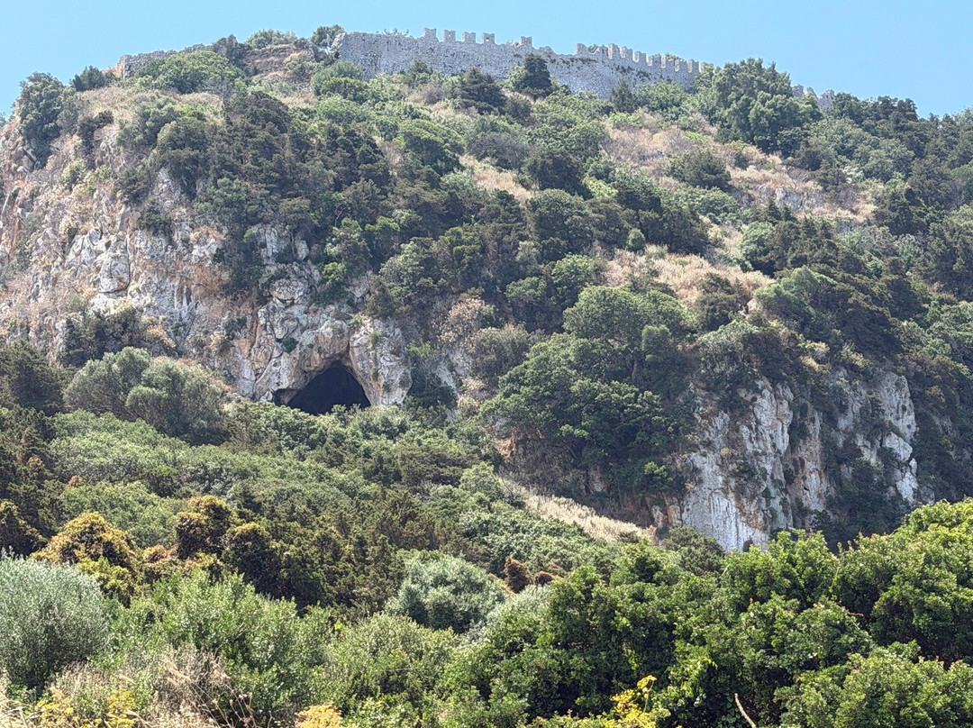 Nestor's Cave-Pylos必去景点
