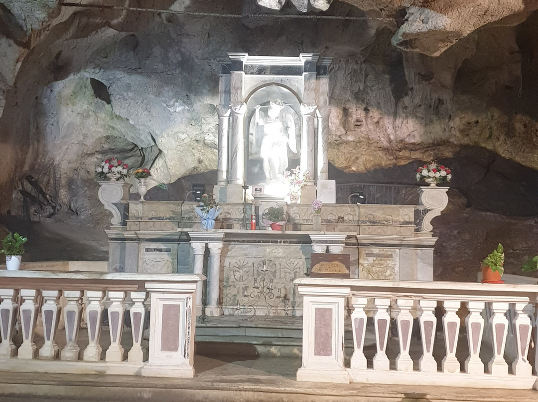 Grotta di San Michele-Cagnano Varano必去景点