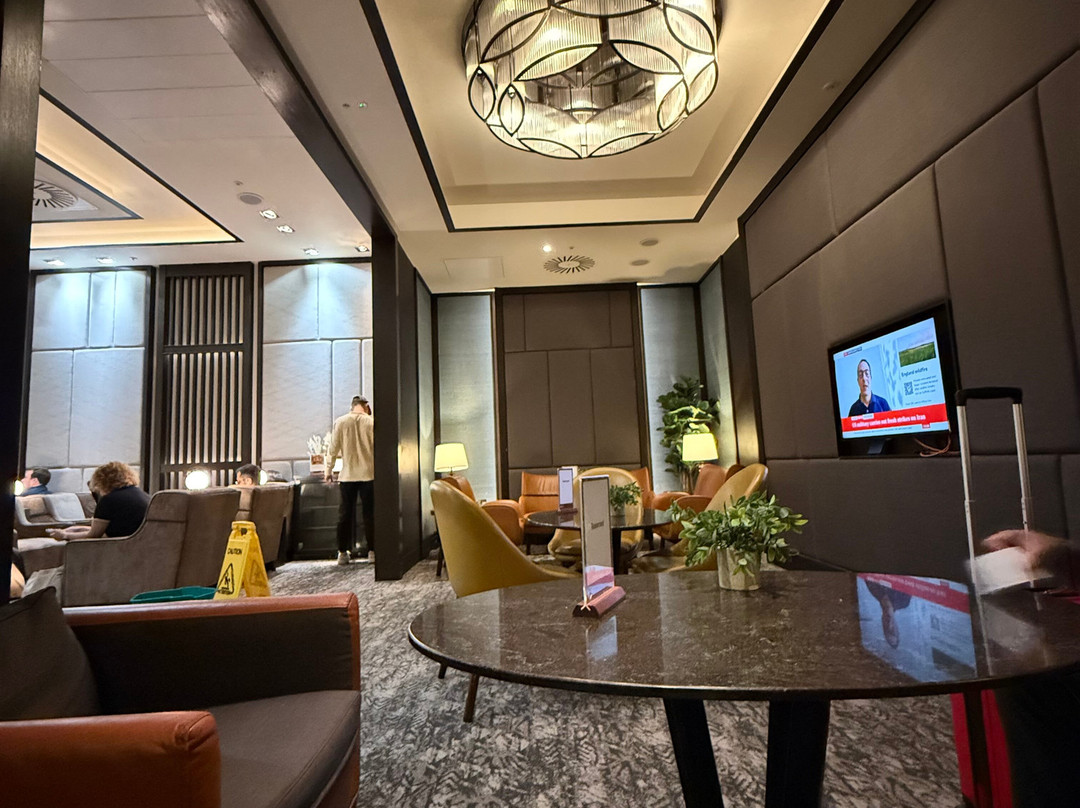 Plaza Premium Lounge Heathrow T2 Departures-伦敦必去景点