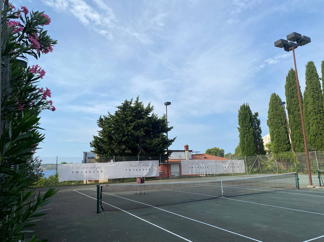 Tennis Club Hari-波多若斯必去景点