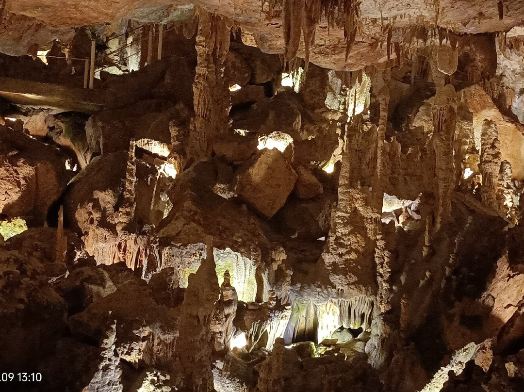 Grutas de Santo Antonio-Alvados必去景点