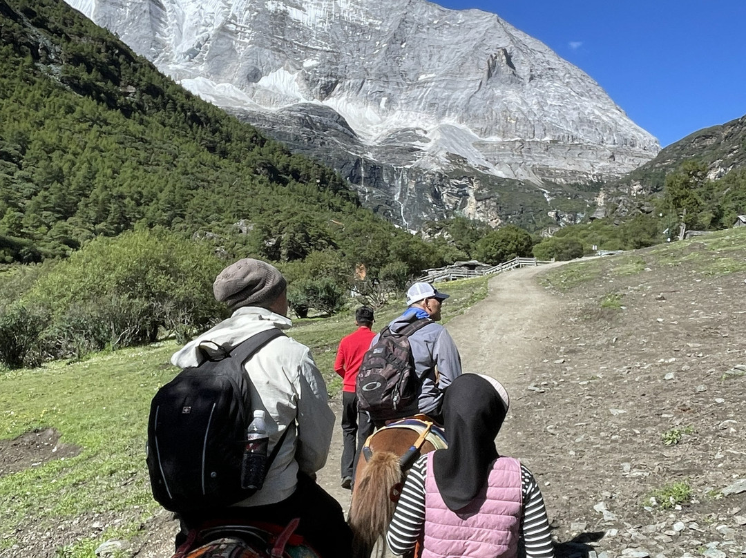 稻城亚丁风景区-稻城县必去景点