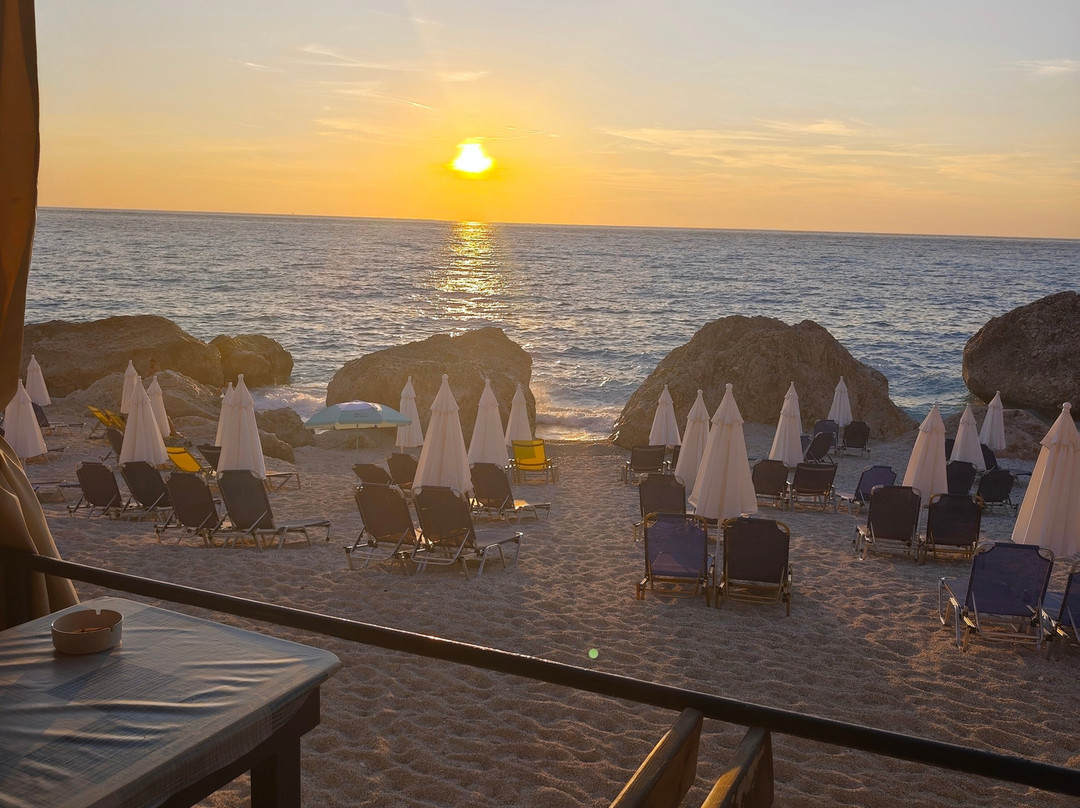 Megali Petra Beach-Kalamitsi必去景点
