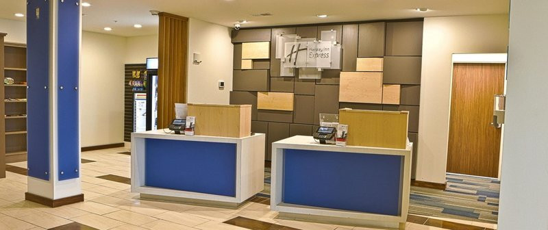 Holiday Inn Express 麦库姆主图
