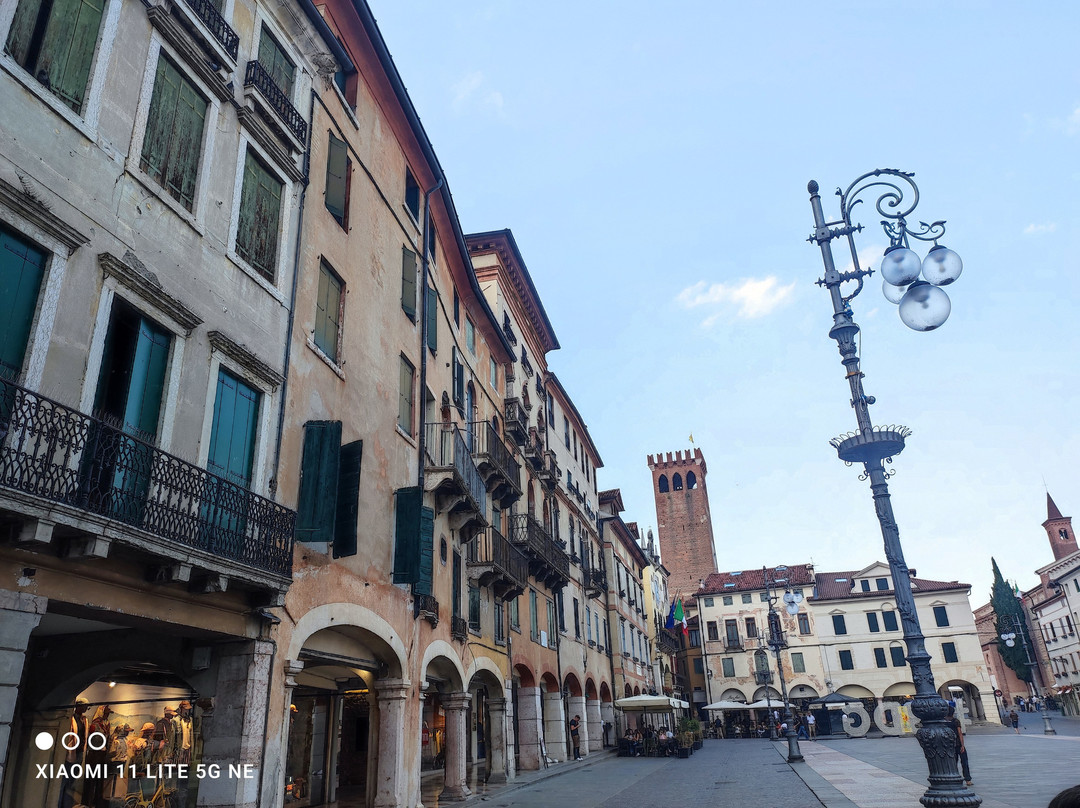 Piazza Libertà-巴萨诺－德尔格拉帕必去景点
