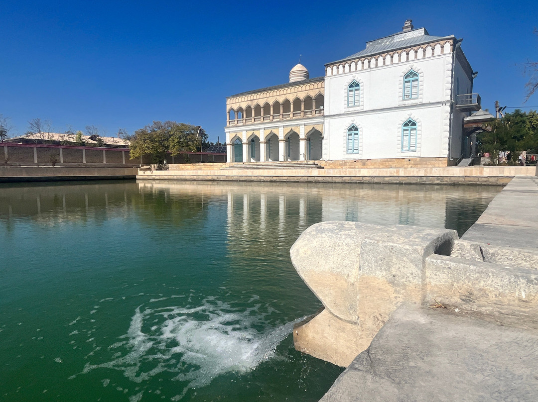 Palace of Moon-like Stars (Sitorai-Mokhi-Khosa)-布哈拉必去景点