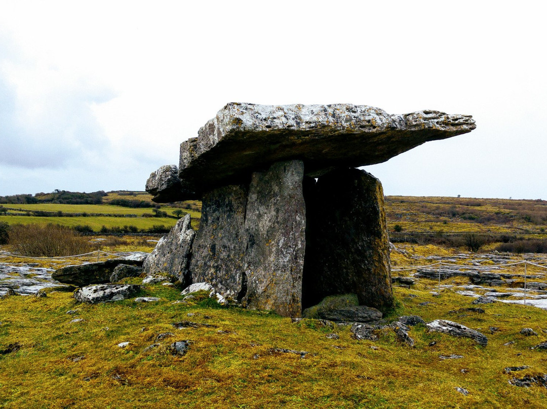 Poulnabrone Dolmen景点图片