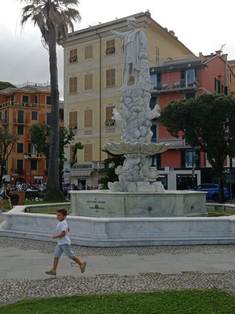 Monumento A Cristoforo Colombo-圣马尔盖里塔利古雷必去景点