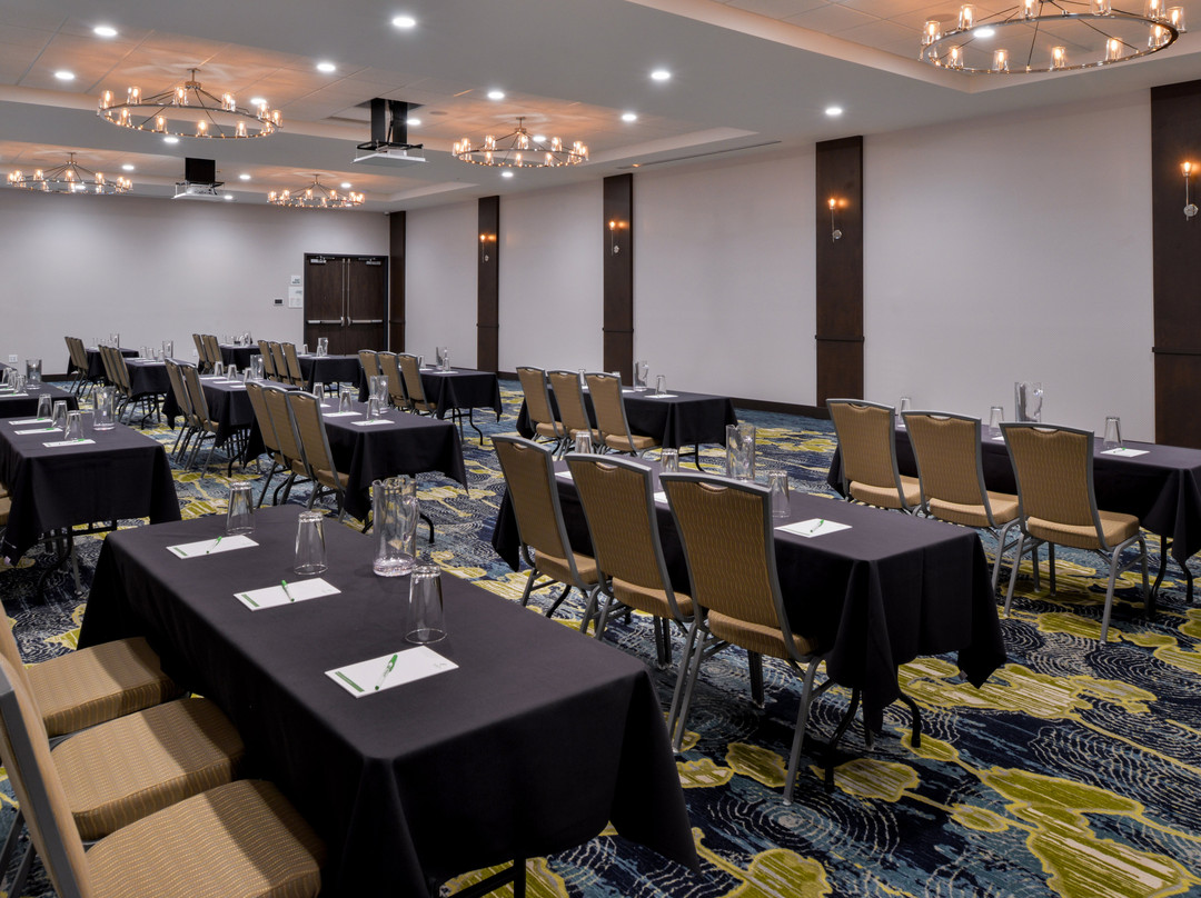 Holiday Inn & Suites Farmington Hills - Detroit Nw By IHG主图