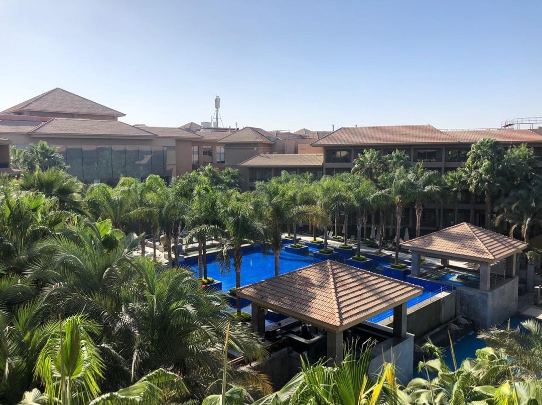 开罗朱斯萨尼湖景酒店主图