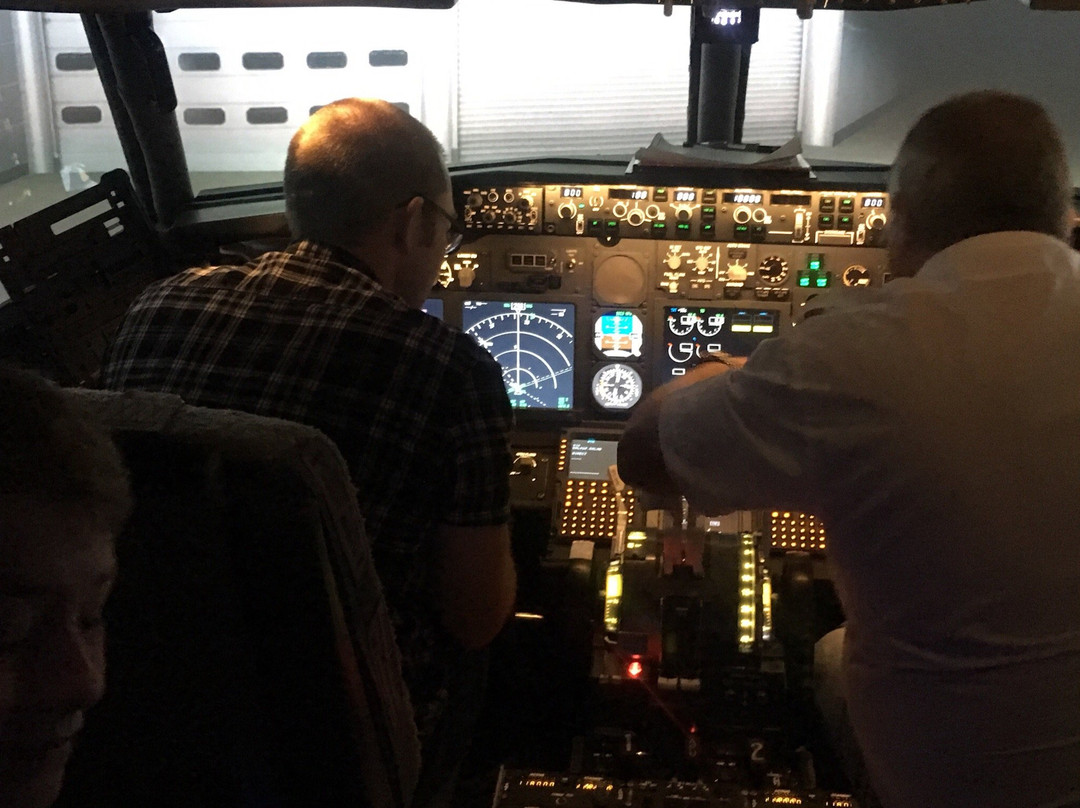 Deeside Flight Simulators-埃尔斯米尔港必去景点