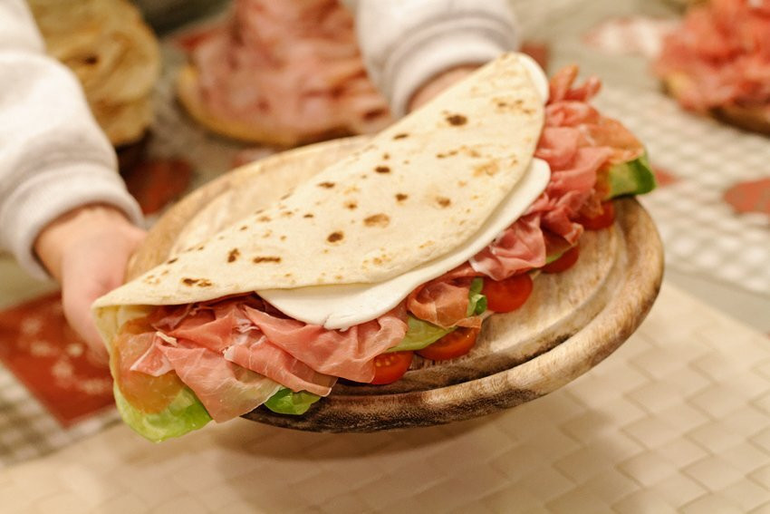 Sant'Angelo In Theodice餐馆和美食-La piada di una volta