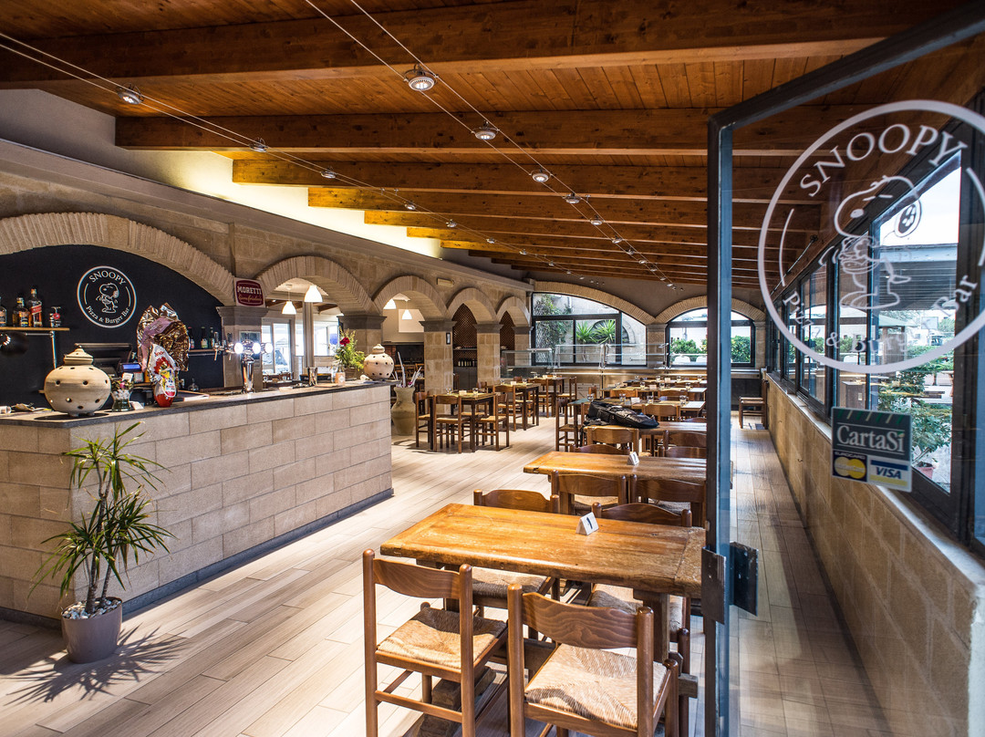 Snoopy Pizza & Burger Bar